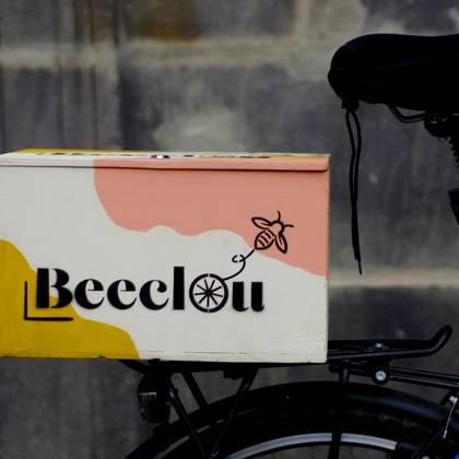 Top case Beeclou sur un vélo