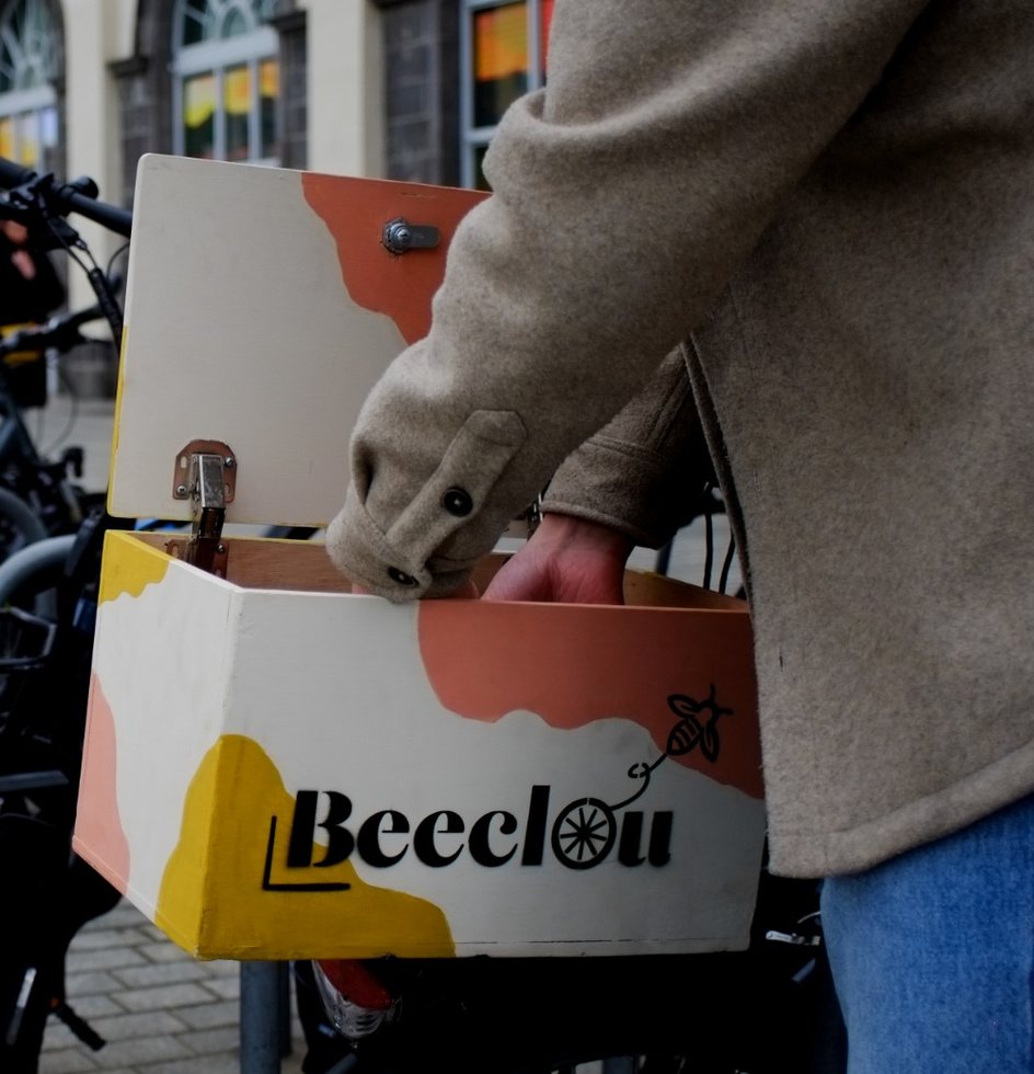 Boîte Beeclou aux couleurs d'une marque